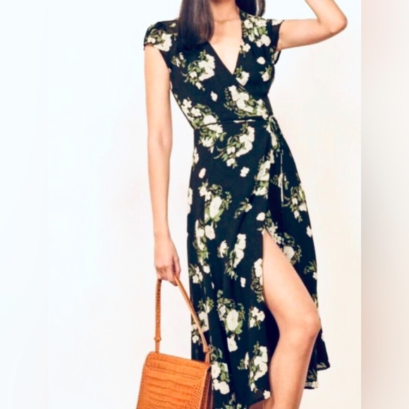 Reformation Short Sleeve Carina Midi Wrap Dress in Black w White Floral - Picture 5 of 11